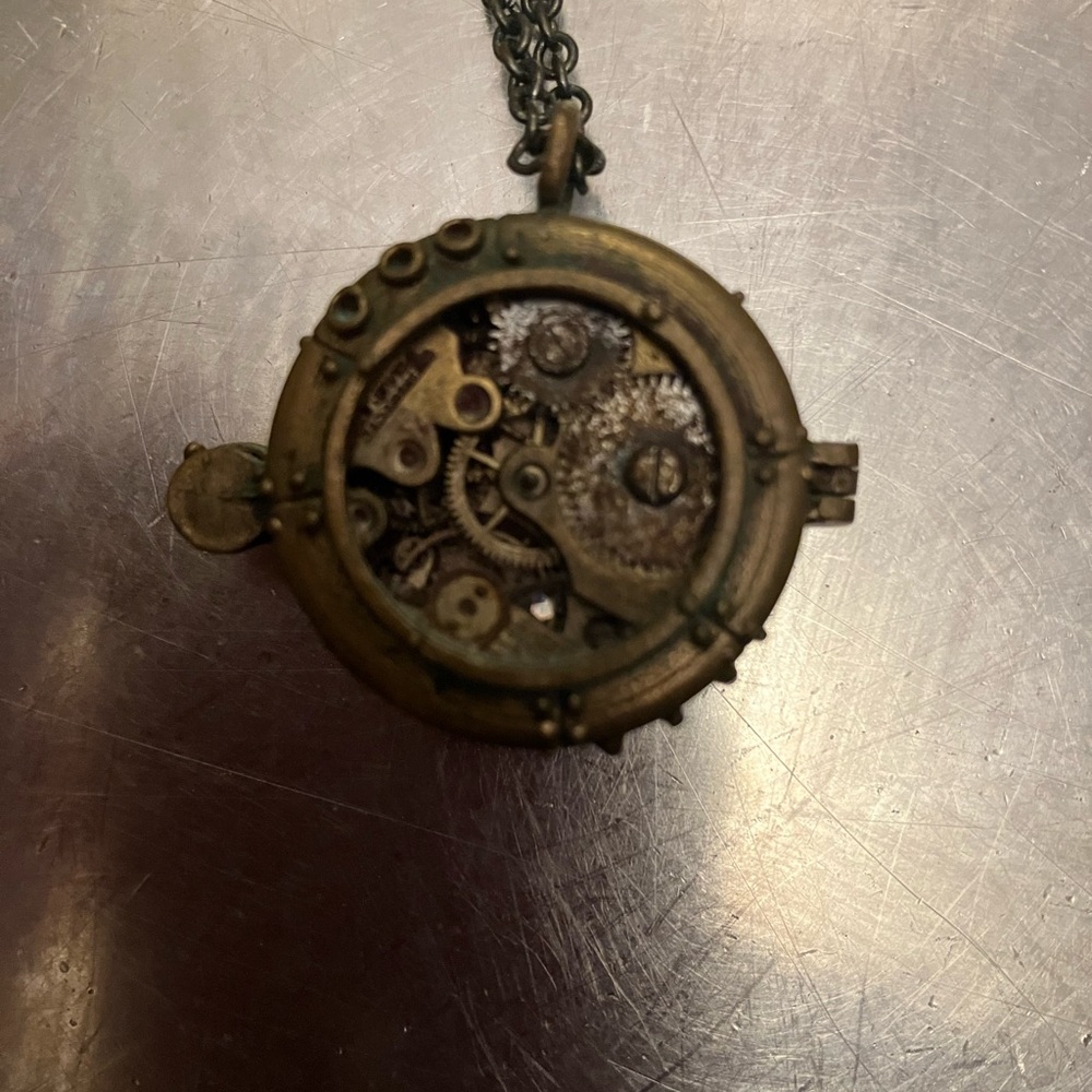 Diver’s helmet / clockworks / clock face Steampunk combo locket